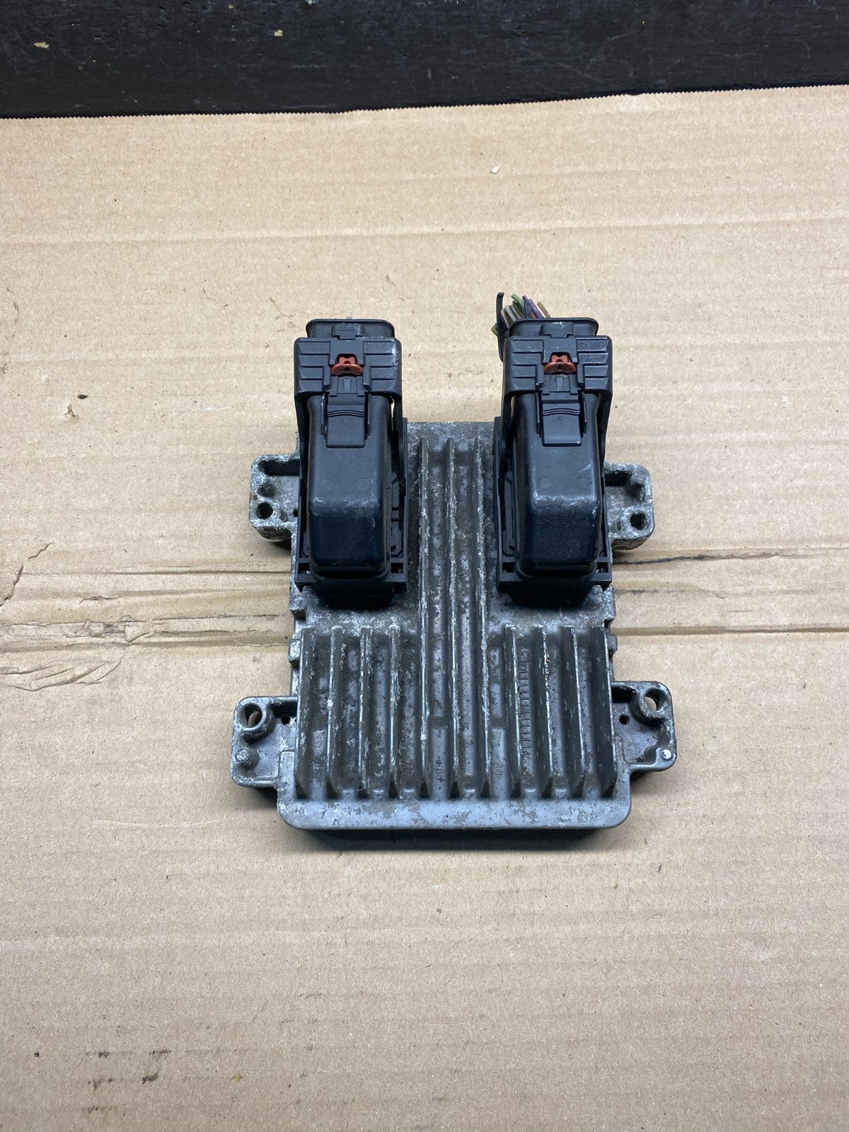 2010-2014 Chevrolet Yukon Tahoe Suburban Engine Control Module ECM ECU AH9573 DG0