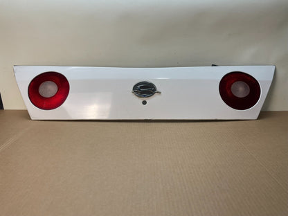 2000-2004 Chevrolet Impala Rear Trunk Center Finish Panel Tail Light AJ0996 DG0