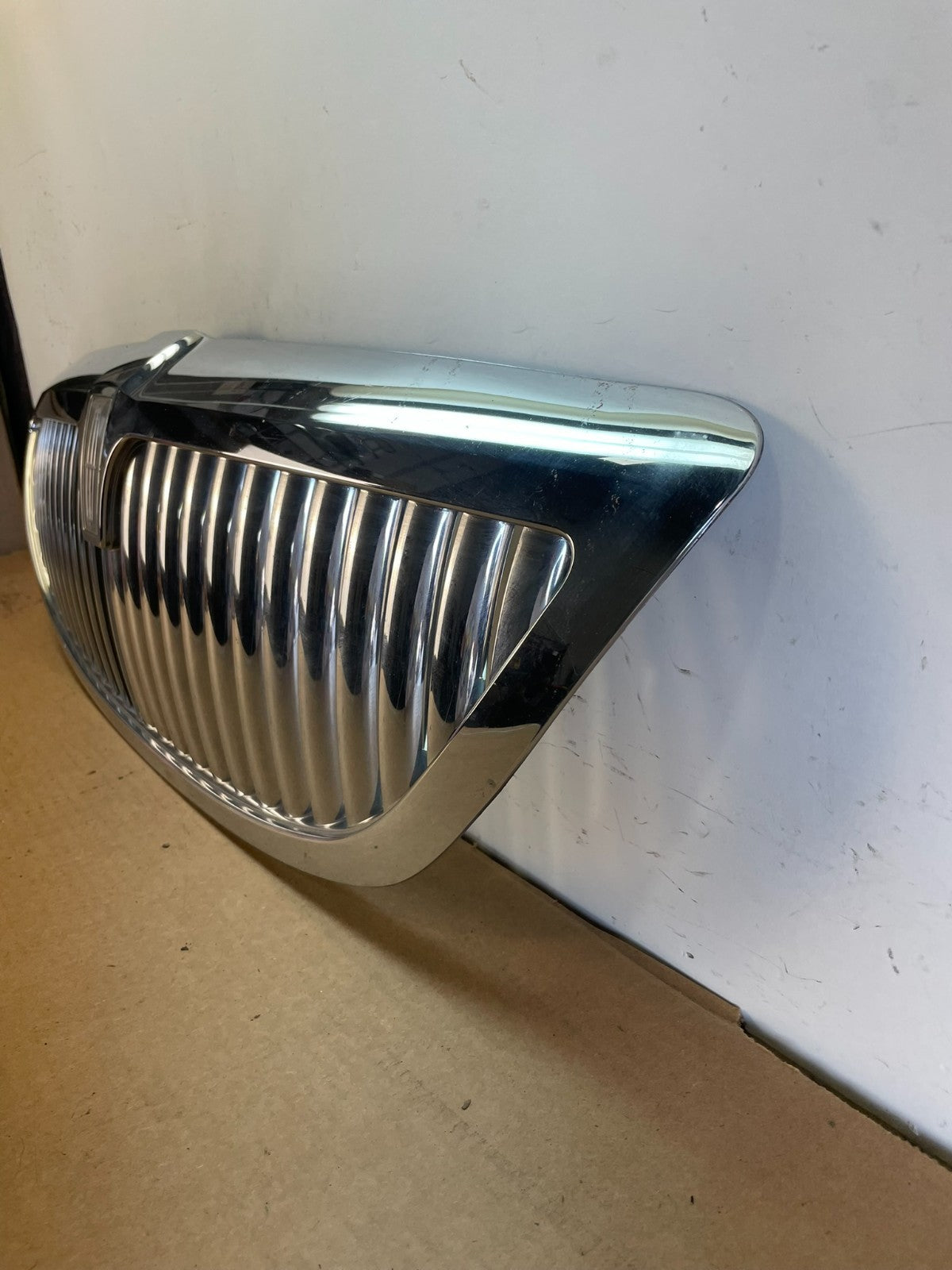2003 to 2011 Lincoln Town Car Front Upper Grille Grill Chrome W/Emblem AF8805 DG1