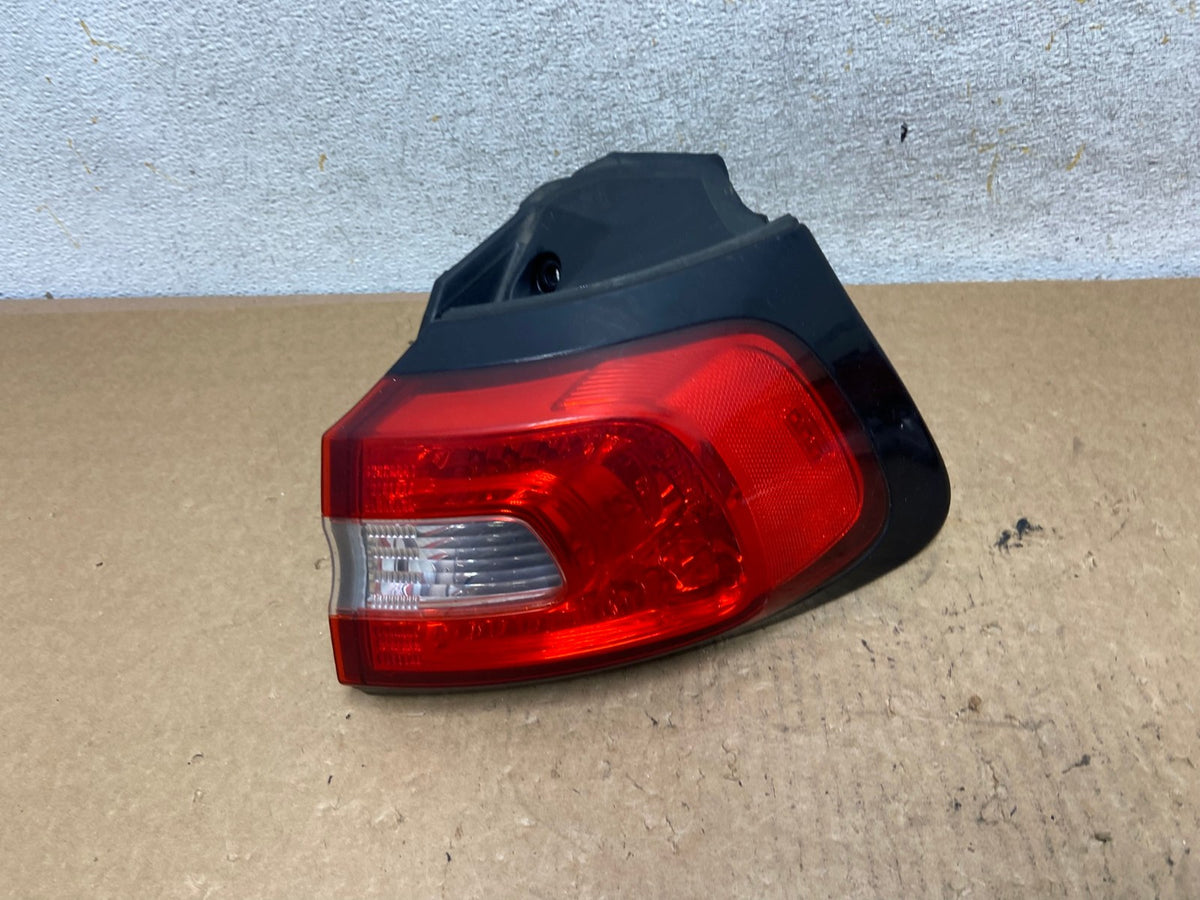 2014 to 2018 Jeep Cherokee Right Passenger RH Side Tail Light AI3518 LK0