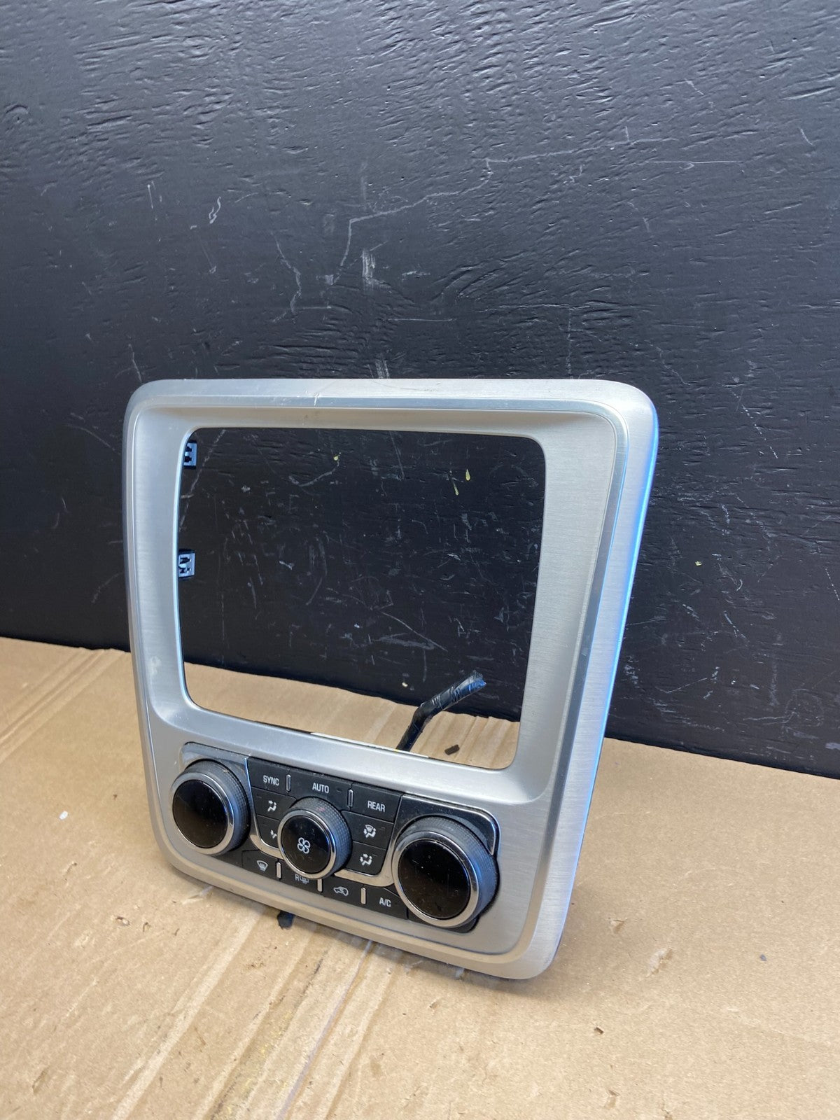 2013 - 2016 GMC Acadia A/C Heater Climate Control Radio Panel Bezel OE ab8850 DG1