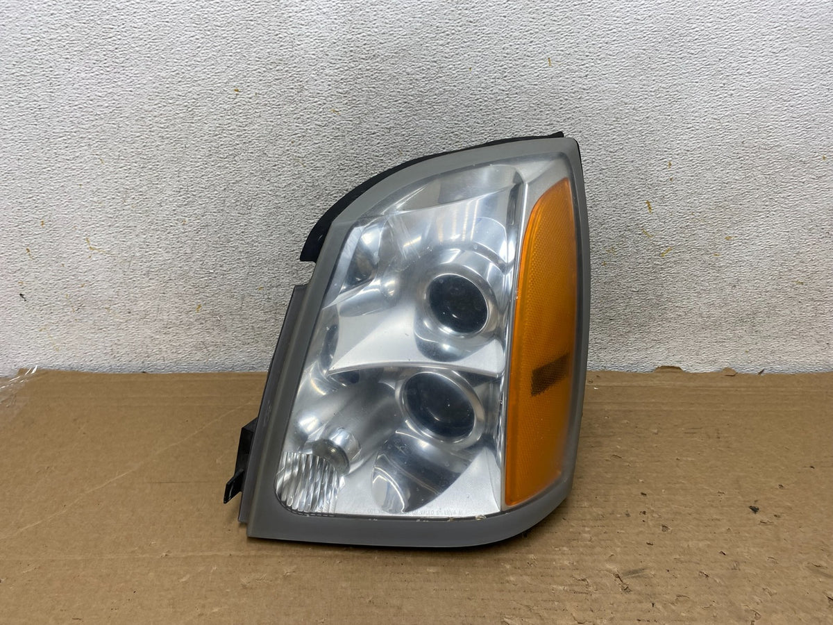 2004 to 2009 Cadillac SRX Left Driver Side Halogen Headlight AH8526 DW0