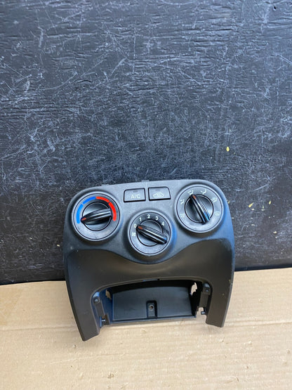 206 - 2009 Kia Rio A/C Climate Control Panel Trim Bezel AG5202 DG0