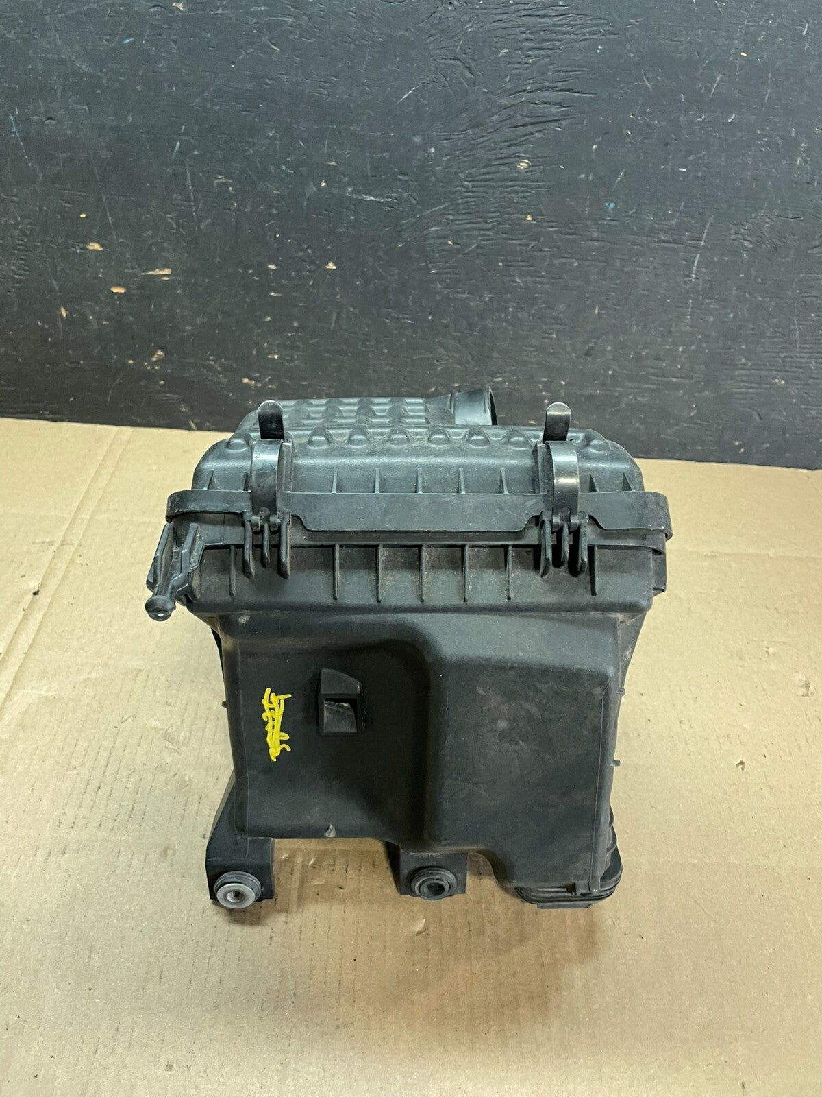 2012 to 2017 Hyundai Azera Air Intake Cleaner Box M9022 OEM DG1