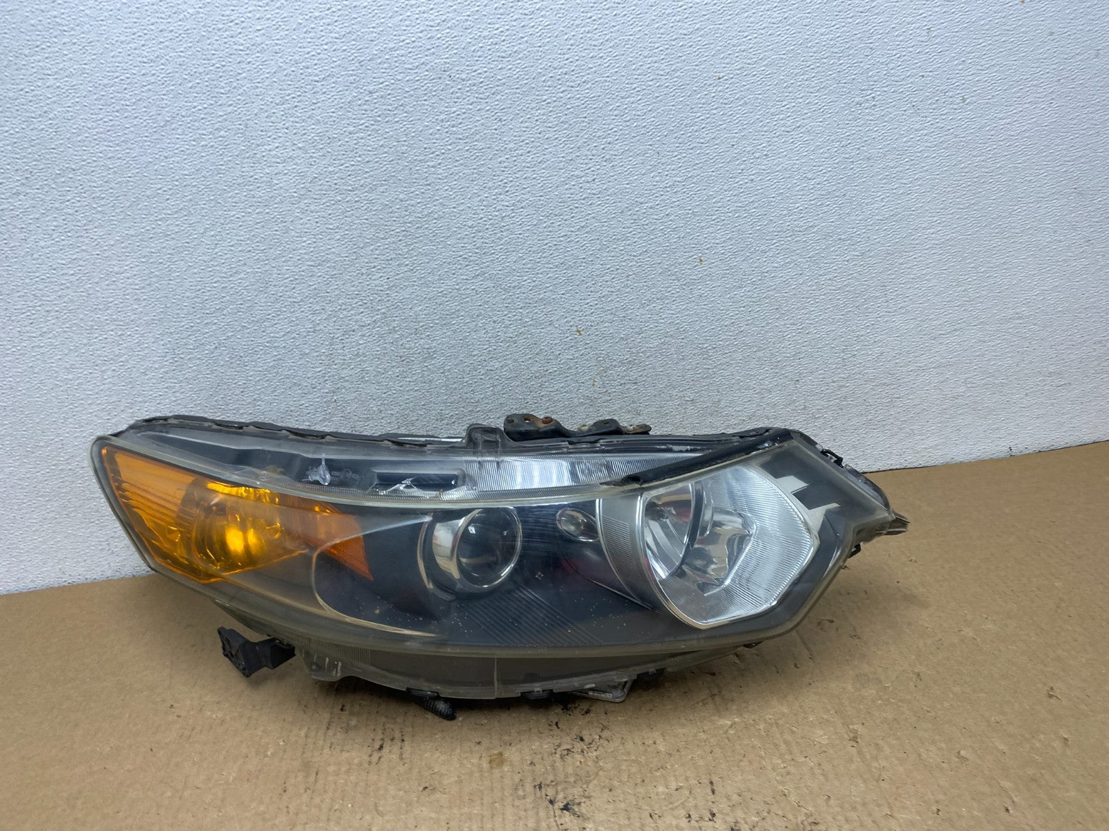 2009-2014 Acura TSX Right Passenger RH Xenon HID Headlight AG2447 DW0