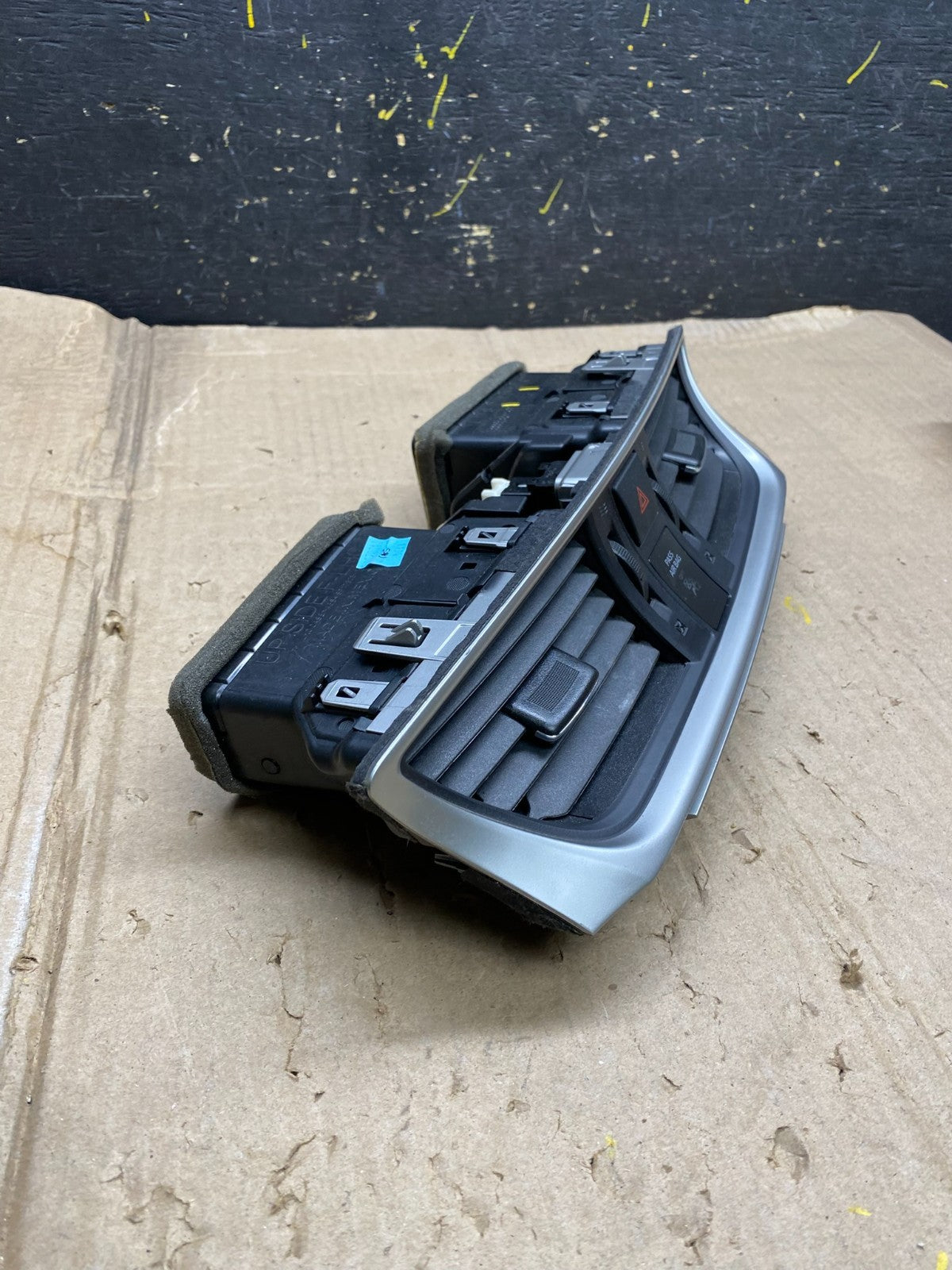 2013 to 2015 Nissan Sentra Air Vents Top Dash Center W/Hazzard Switch X5818 DG1