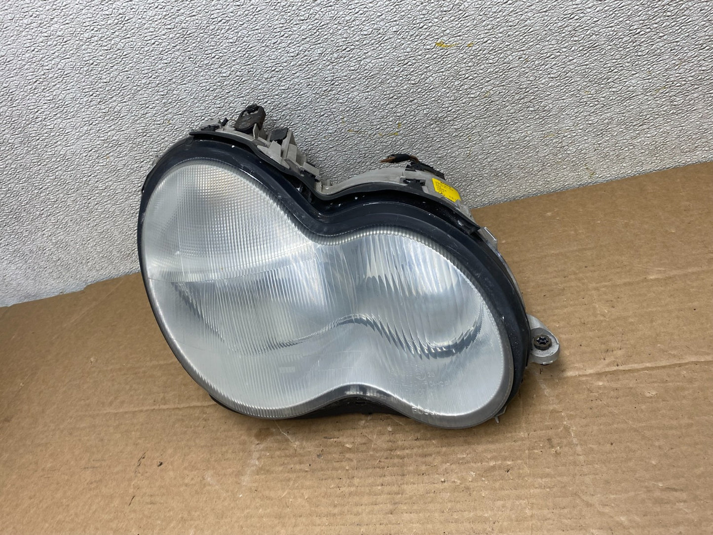 2001 - 2004 Mercedes-Benz C Class Halogen Right Passenger Headlight OEM Z1380 DW1