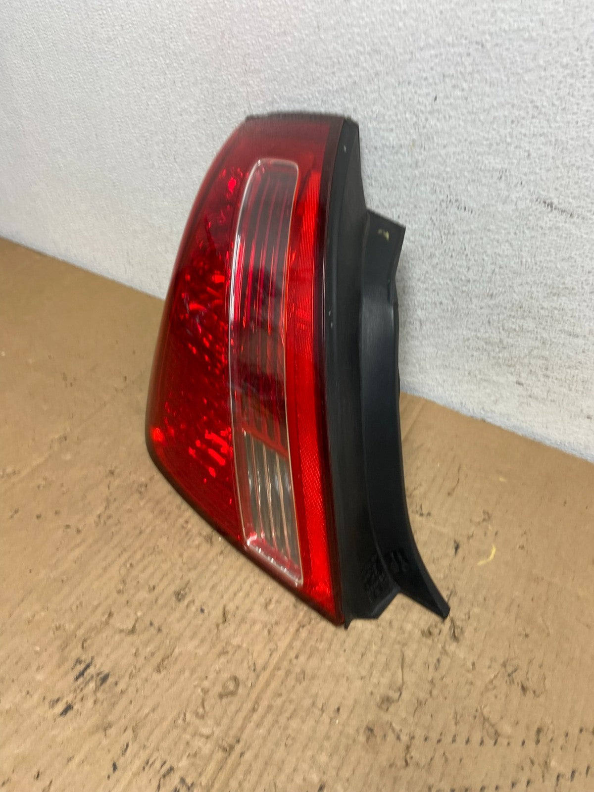 2007 to 2009 Kia Amanti Left Driver Side Tail Light AD2542 DW1