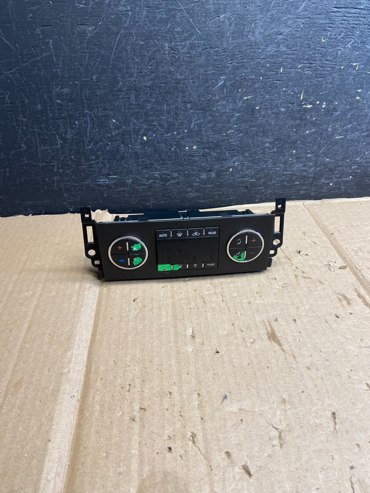 2012 to 2013 Chevrolet Avalanche 1500 Tahoe Climate Control A/C Panel AI2701 DG0