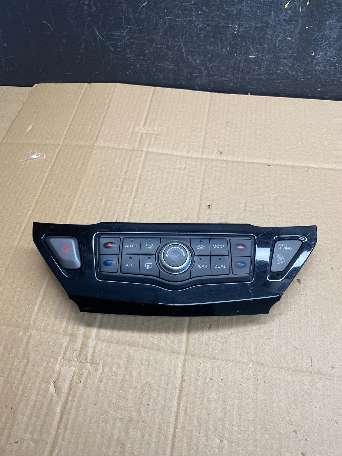 2013 to 2018 Nissan Pathfinder Radio Audio Climate Control AC9329 DG0