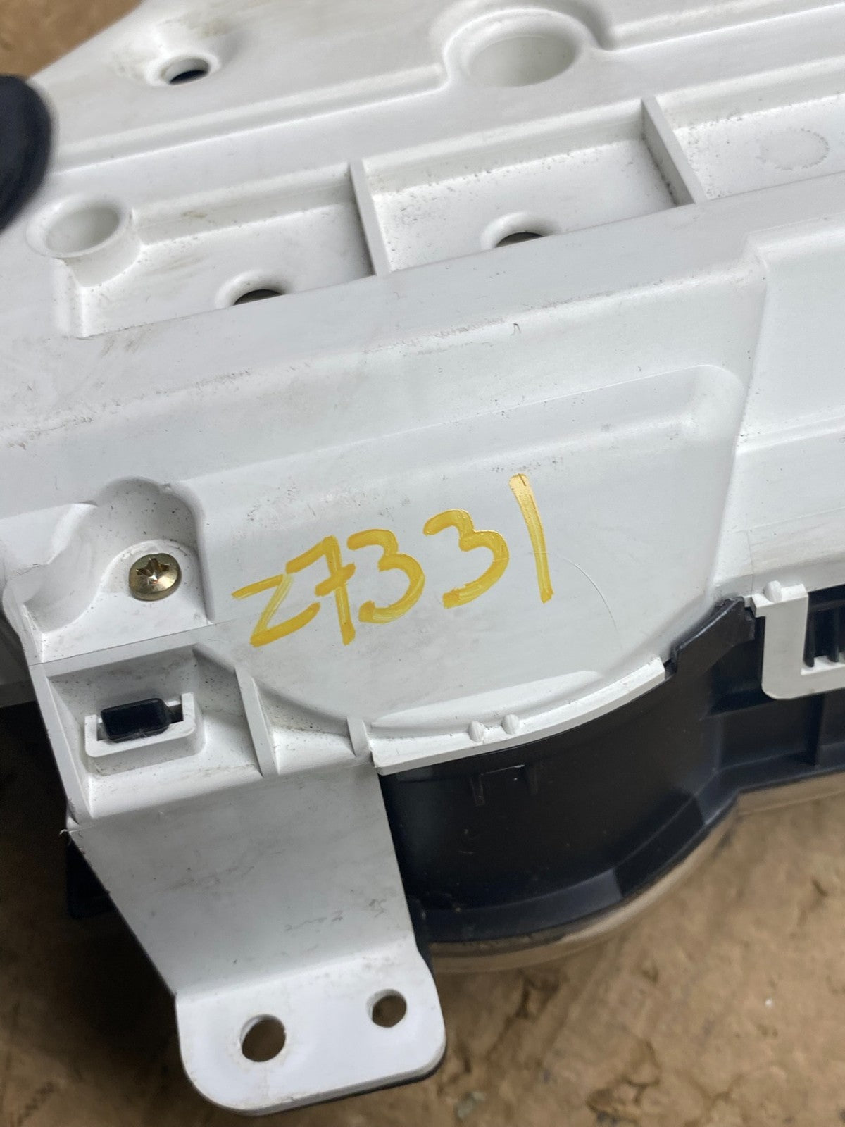 2004 2005 Toyota Sienna Speedometer Cluster Gauge Z7331 DG6