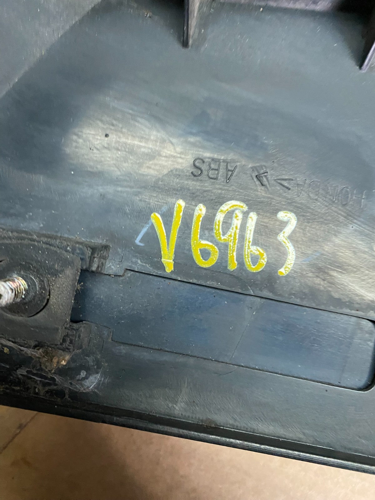 1999 to 2004 Honda Odyssey Rear Trunk Spoiler Gate Oem V6963 DG8
