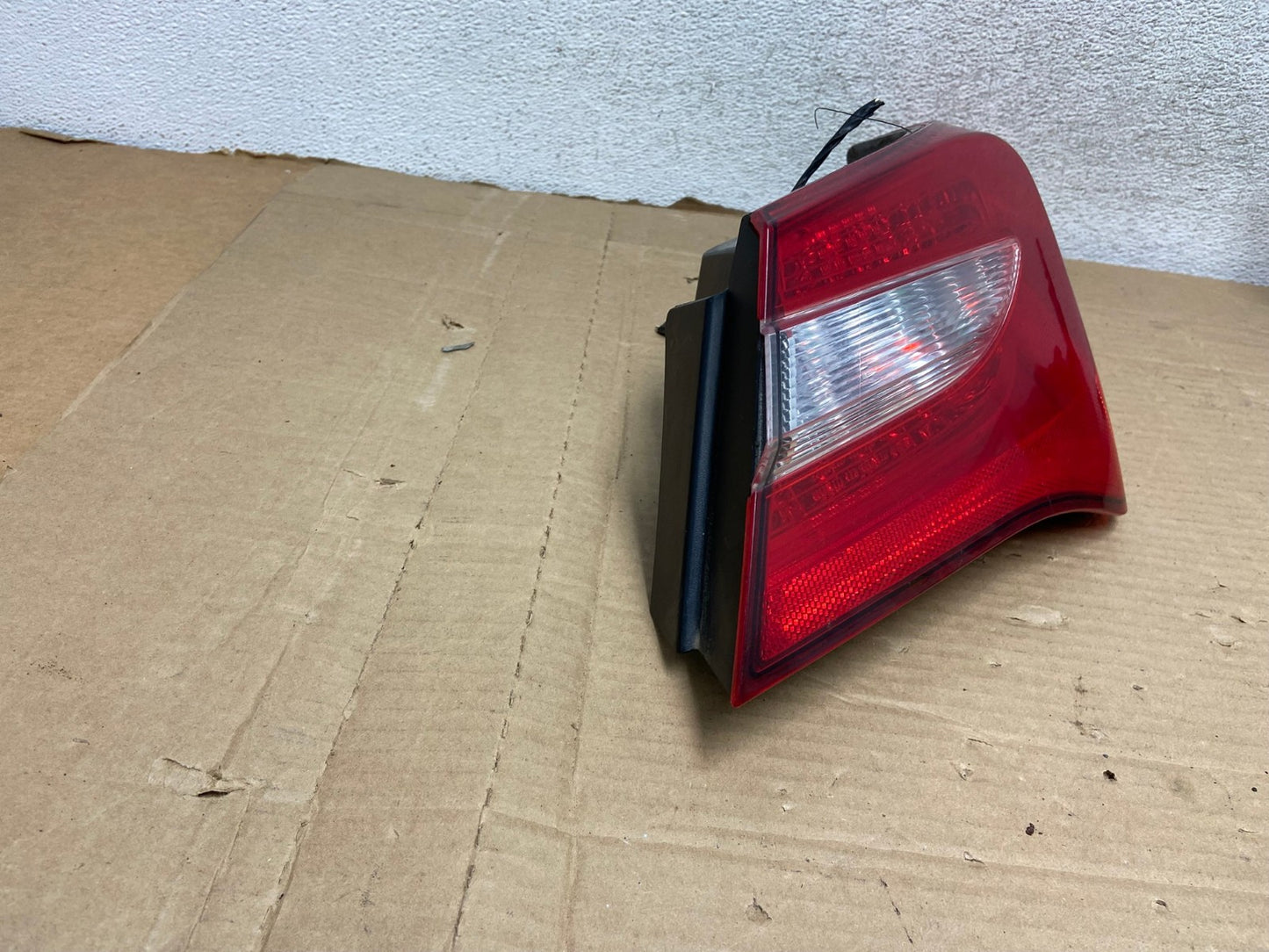 2011-2014 Chrysler 200 Sedan Right Passenger Side RH Tail Light AG8157 LK1