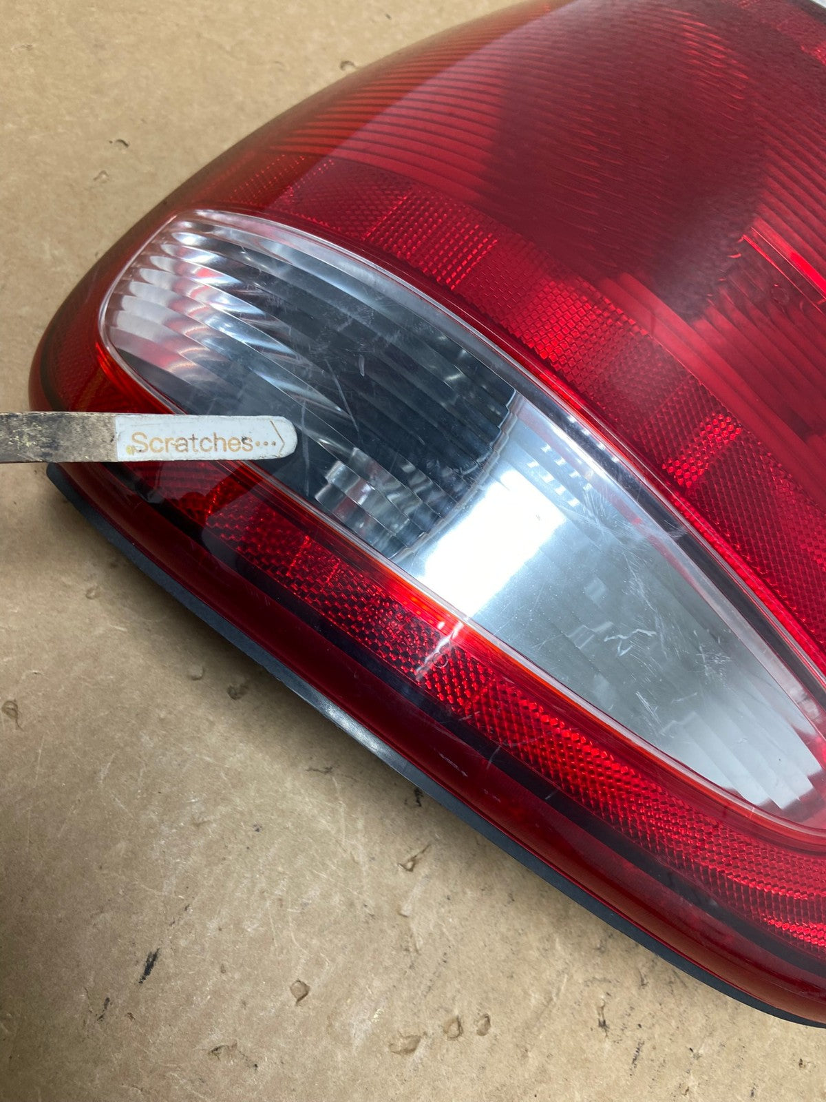2004 to 2007 Dodge Grand Caravan Left Driver Lh Tail Light AI3535 LK3