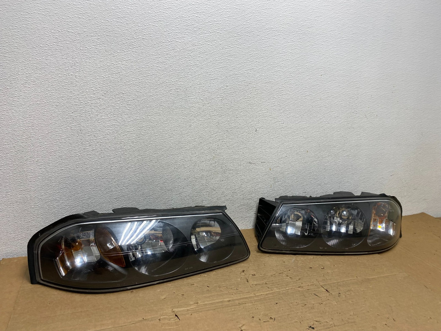 2000 to 2005 Chevrolet Impala Left+Right Set Headlights AD4058 DW2