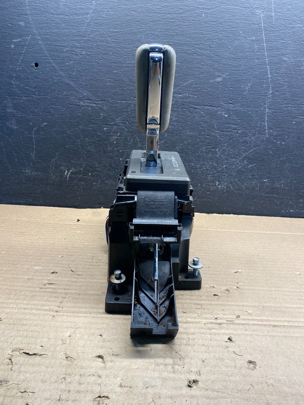 2007 to 2014 Lincoln Navigator Transmission Gear Shifter Selector AD94722