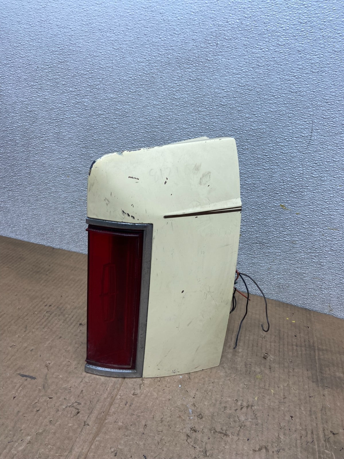 1980-1984 Lincoln Town Car Right Passenger Side Tail Light AA66201