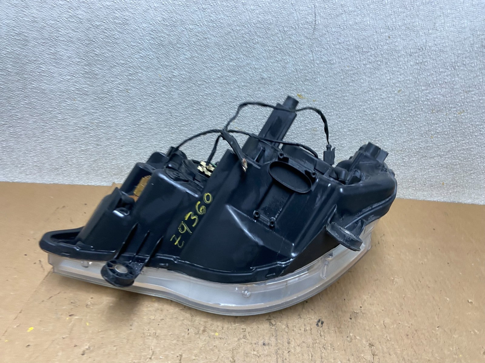 2011 to 2016 Chrysler Town and Country Right Passenger Headlight Z9360 DW6
