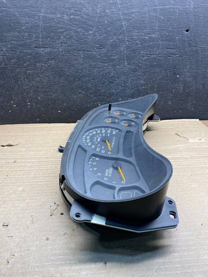 2003 to 2006 Chevrolet Silverado Speedometer Instrument Cluster AH9941 DG1