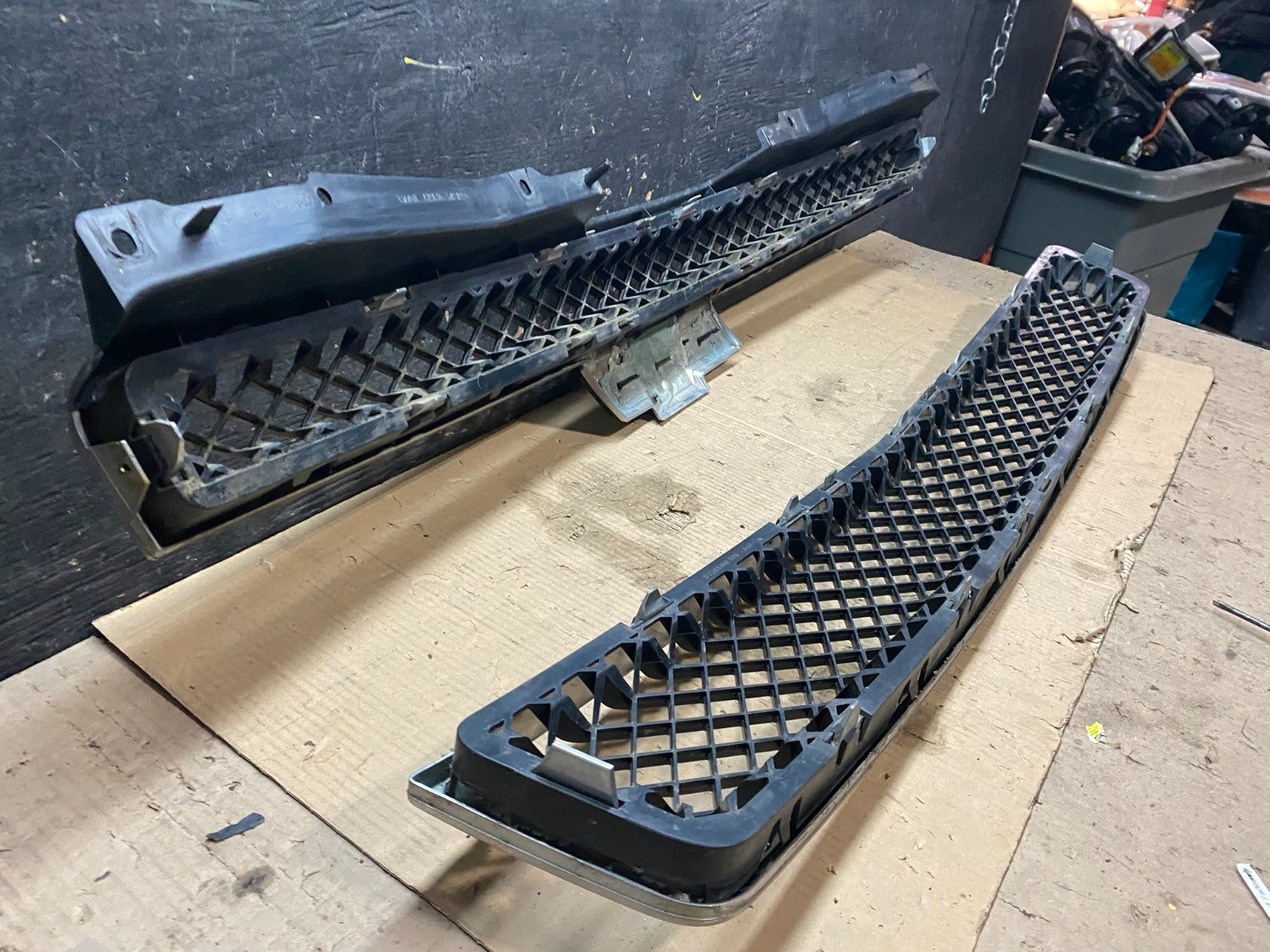 2007 to 2014 Chevrolet Tahoe Suburban Lower Upper Grill Grille Set Oem X3543 DG9