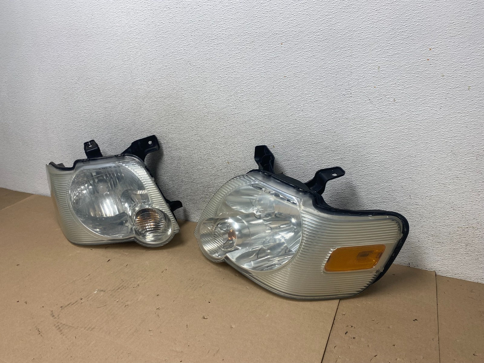 2006 2007 2008 2009 2010 Ford Explorer Left+Right Set Headlights AG5736 DW1