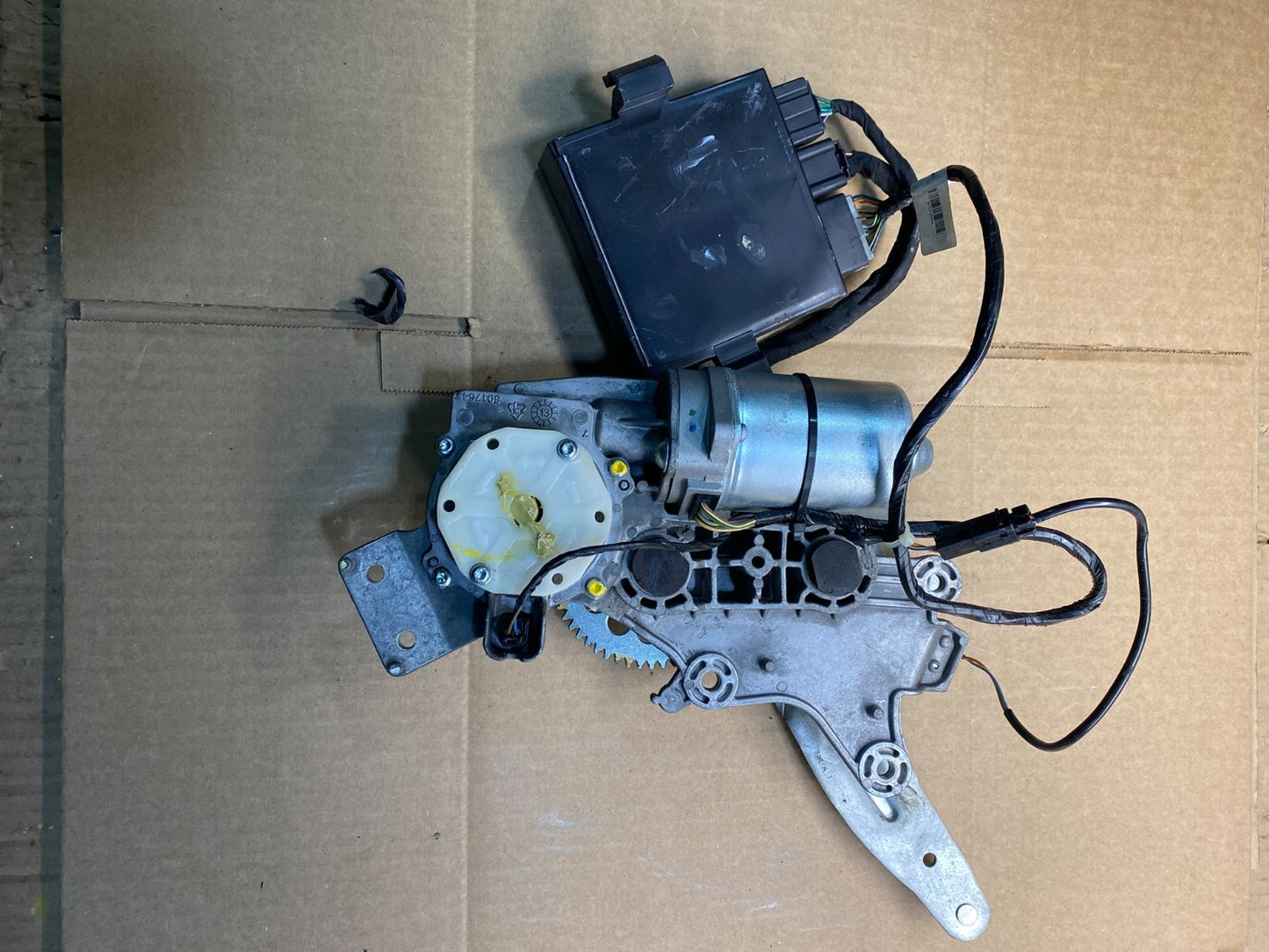 GMC Acadia Yukon Tahoe Rear Trunk Liftgate Power Motor Actuator y3496 DG1