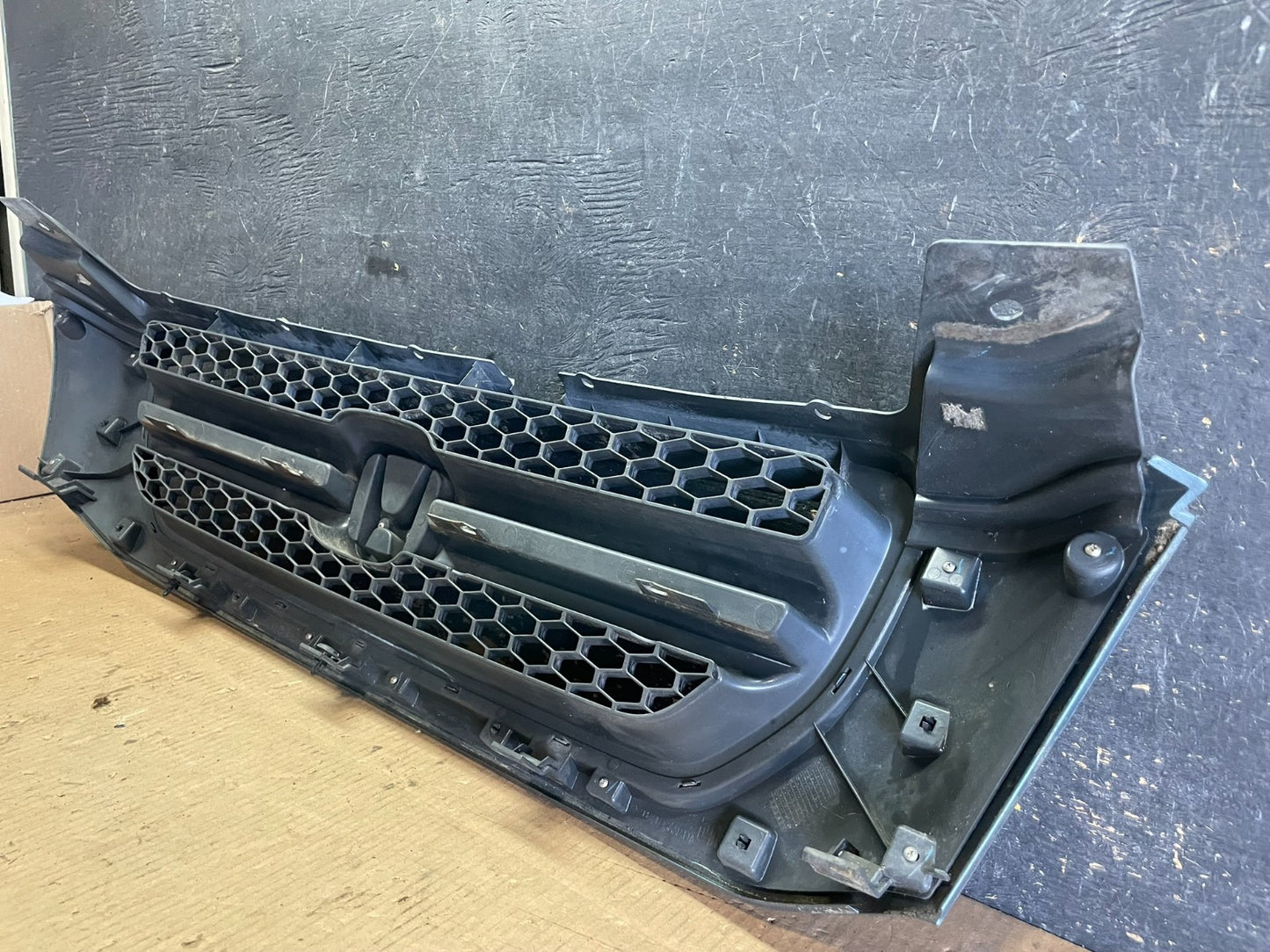 2003 2004 2005 Honda Pilot Front Upper Grill Grille Oem AA5879 DG7