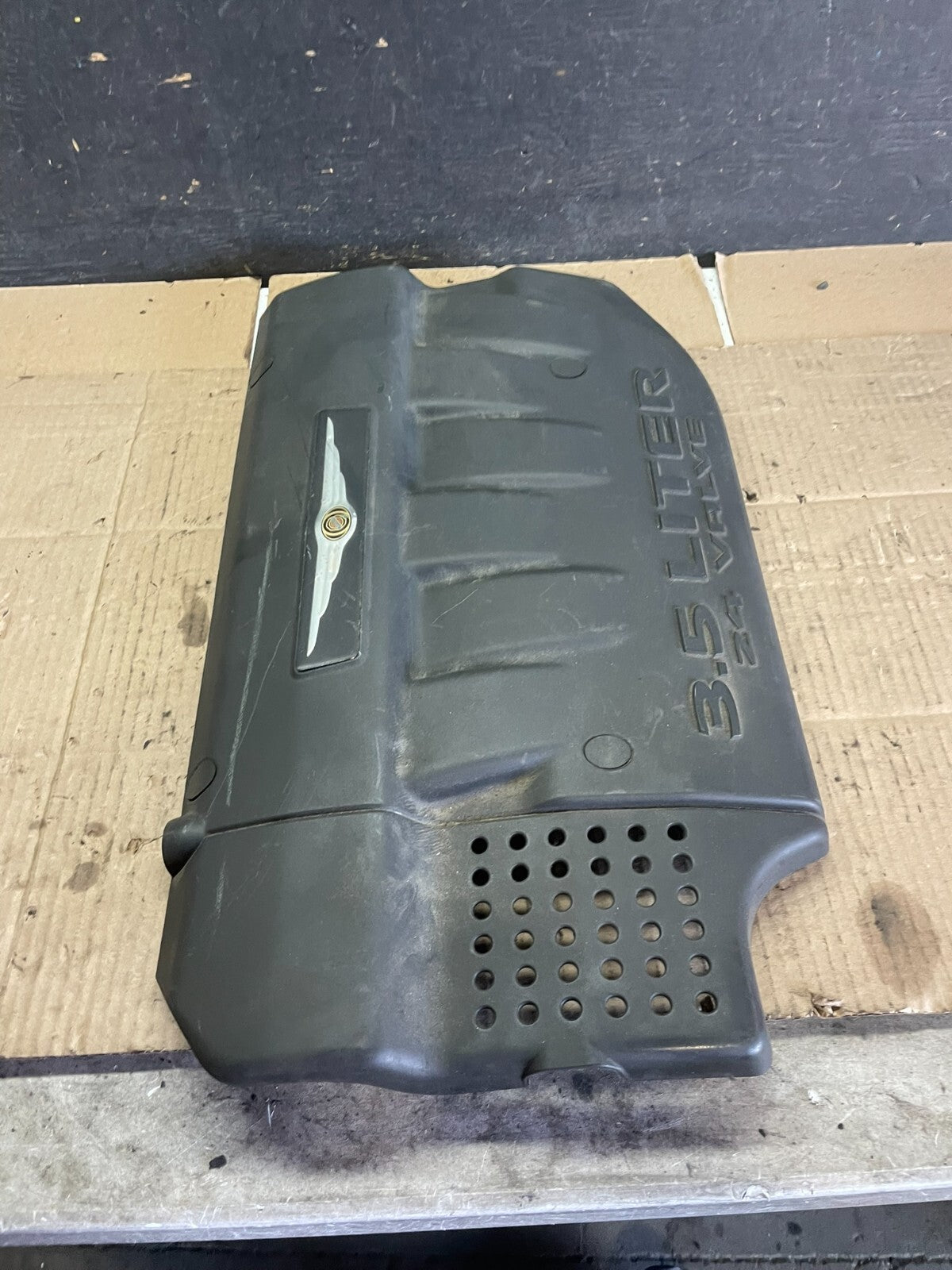 2004 2005 2006 Chrysler Pacifica 3.5L Engine Cover Motor M2723 DG2