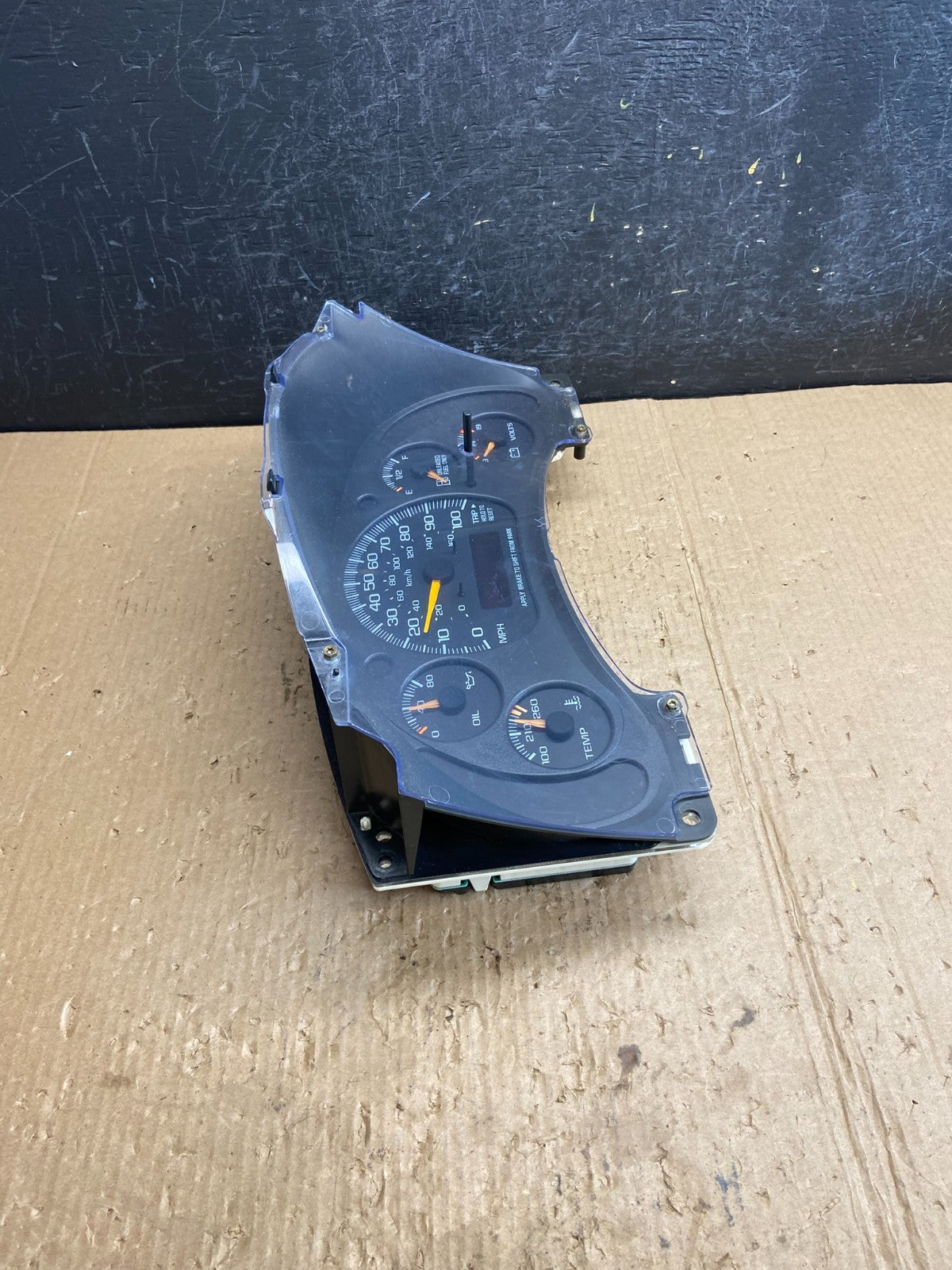 2000 to 2005 Chevrolet Astro Cluster Gauge Speedometer ECM AE4320 DW1