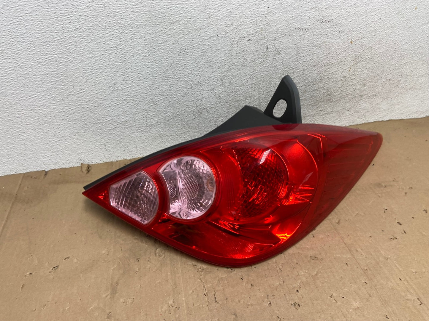 2007 - 2012 Nissan Versa Hatchback Right Passenger Side Tail Light AE9215 LK2