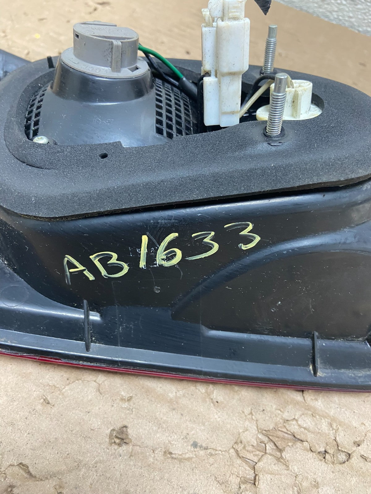 2010 - 2012 Hyundai Santa Fe Right Passenger RH Tail Light Inner Oem AB1633 DW6