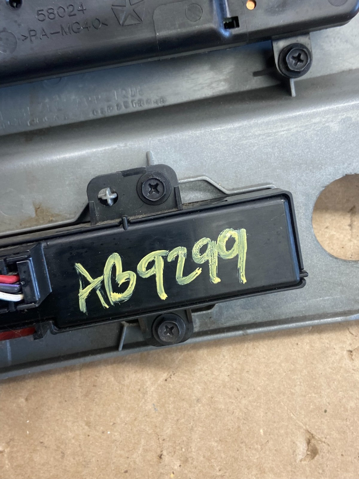 2007 to 2011 Dodge Nitro Dash Climate Temperature Control Radio Bezel ab9299 DG7