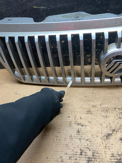 2002 to 2005 Mercury Mountaineer Front Upper Grill Grille Oem V9584 DG7