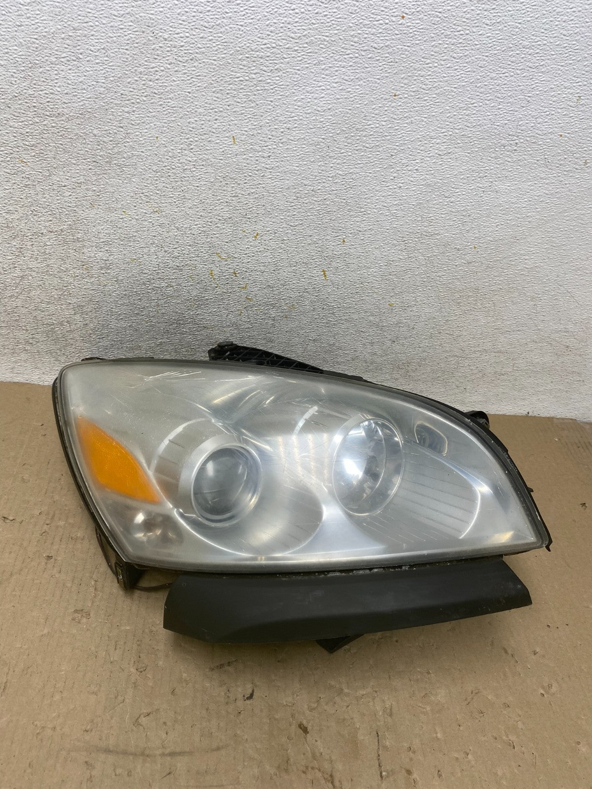 2007 to 2010 Saturn Outlook Right Passenger RH Halogen Headlight AH6881 DW0
