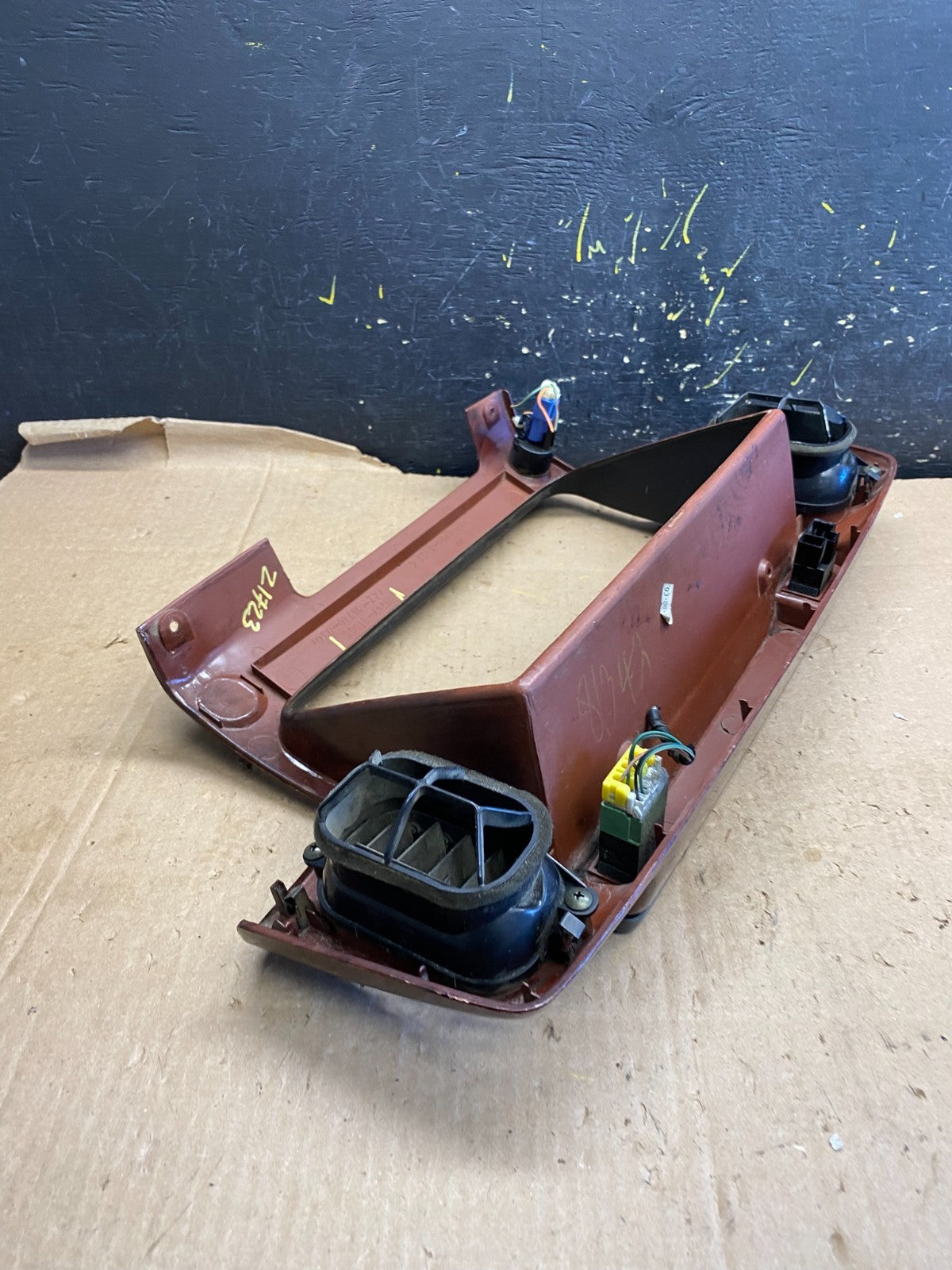 Nissan UD1400 UD1800 Radio Air Vent Bezel Trim OEM Z1723 DG4