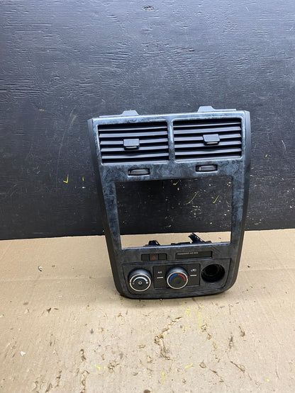 2007 to 2010 Saturn Outlook A/C HVAC Climate Control Radio Bezel Trim u5149 DG0