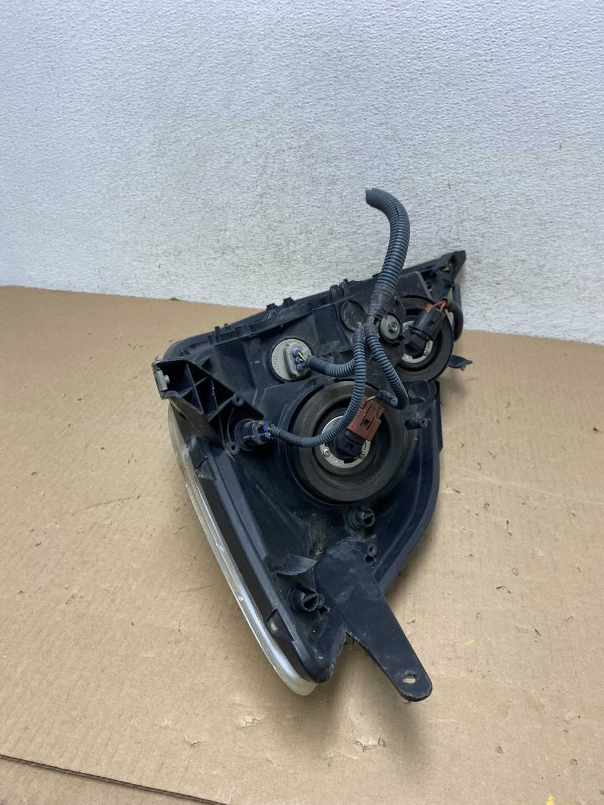 2004-2005 Toyota Sienna Right Passenger Halogen Headlight AG5928 DW8