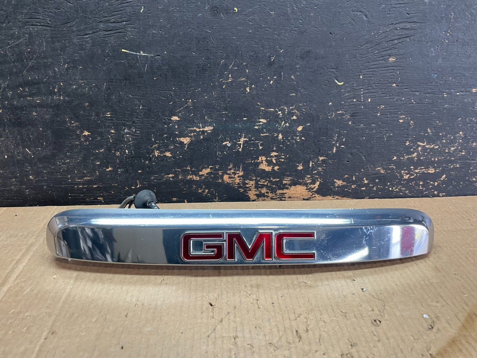 2007-2012 GMC Acadia Chrome Tailgate Rear Finish Molding Back W/Camera AB3201 DG0