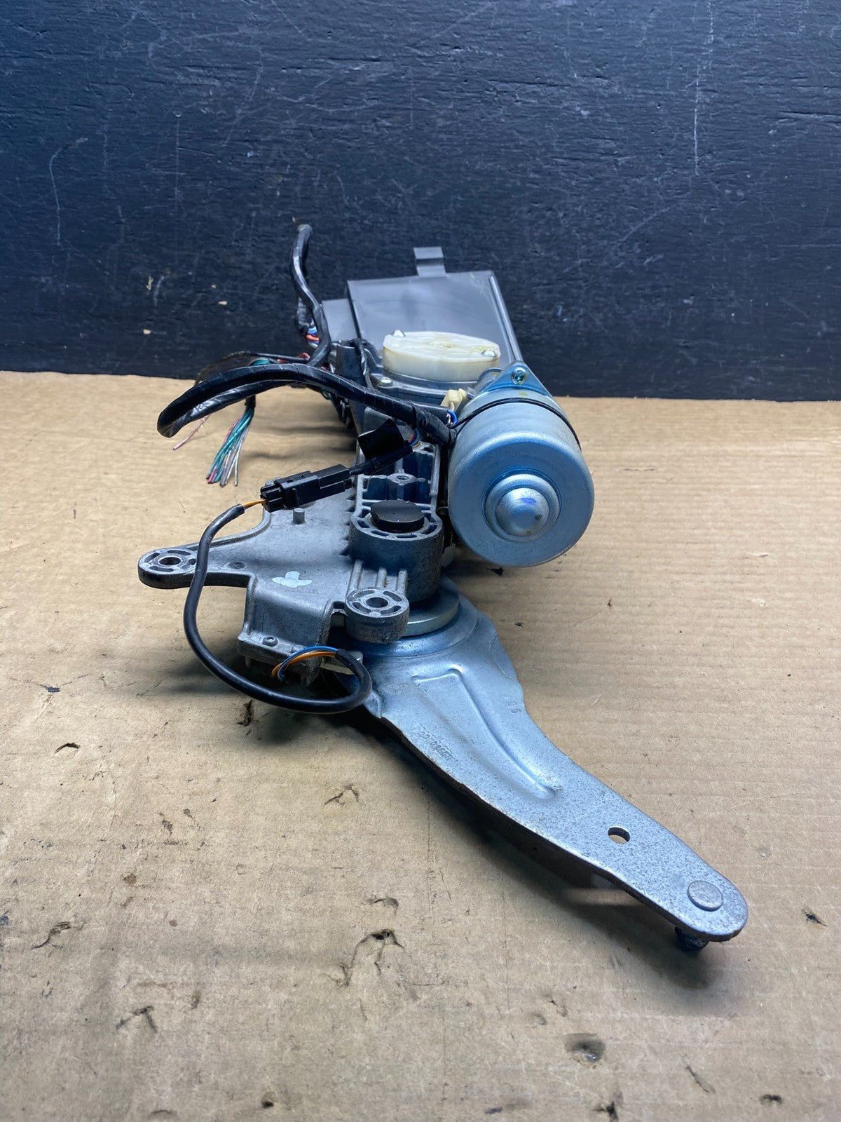 2009 to 2016 GMC Acadia Rear Trunk Liftgate Power Motor Actuator AD9815 DG2