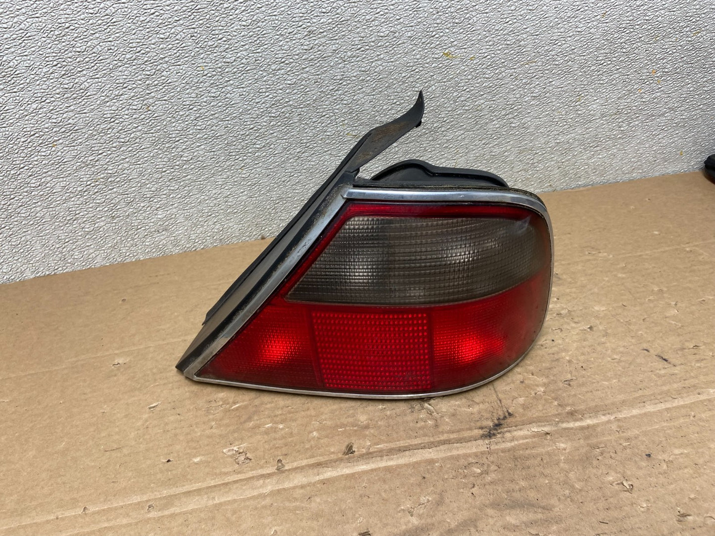 1998 to 2003 Jaguar XJ8 Right Passenger RH Side Tail Light OEM AB4754 DG0