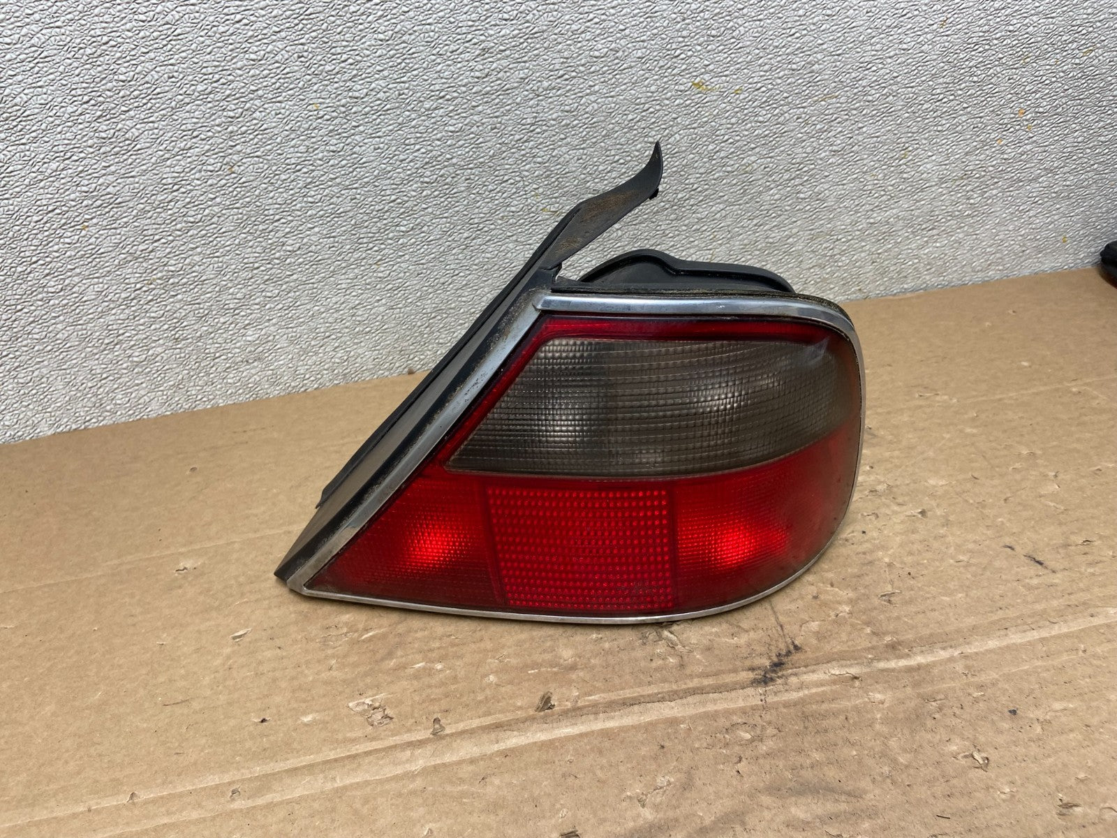 1998 to 2003 Jaguar XJ8 Right Passenger RH Side Tail Light OEM AB4754 DG0