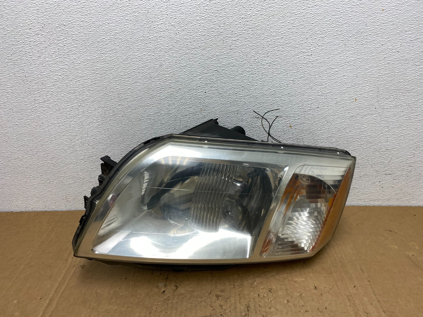 2004 - 2008 Mitsubishi Endeavor Headlight Left Driver Lh Side AD3302 DW0