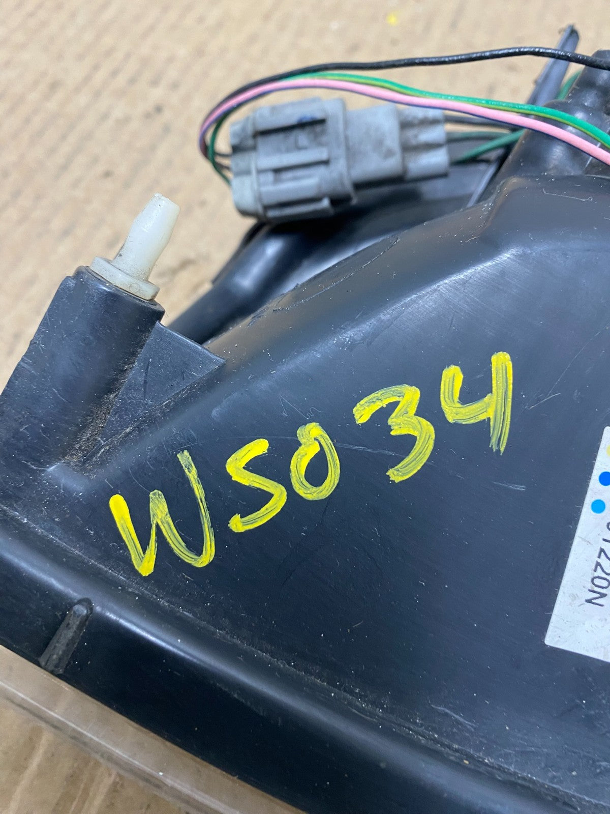 1999-2004 Nissan Pathfinder Front Left Driver Turn Signal W5034 DW7