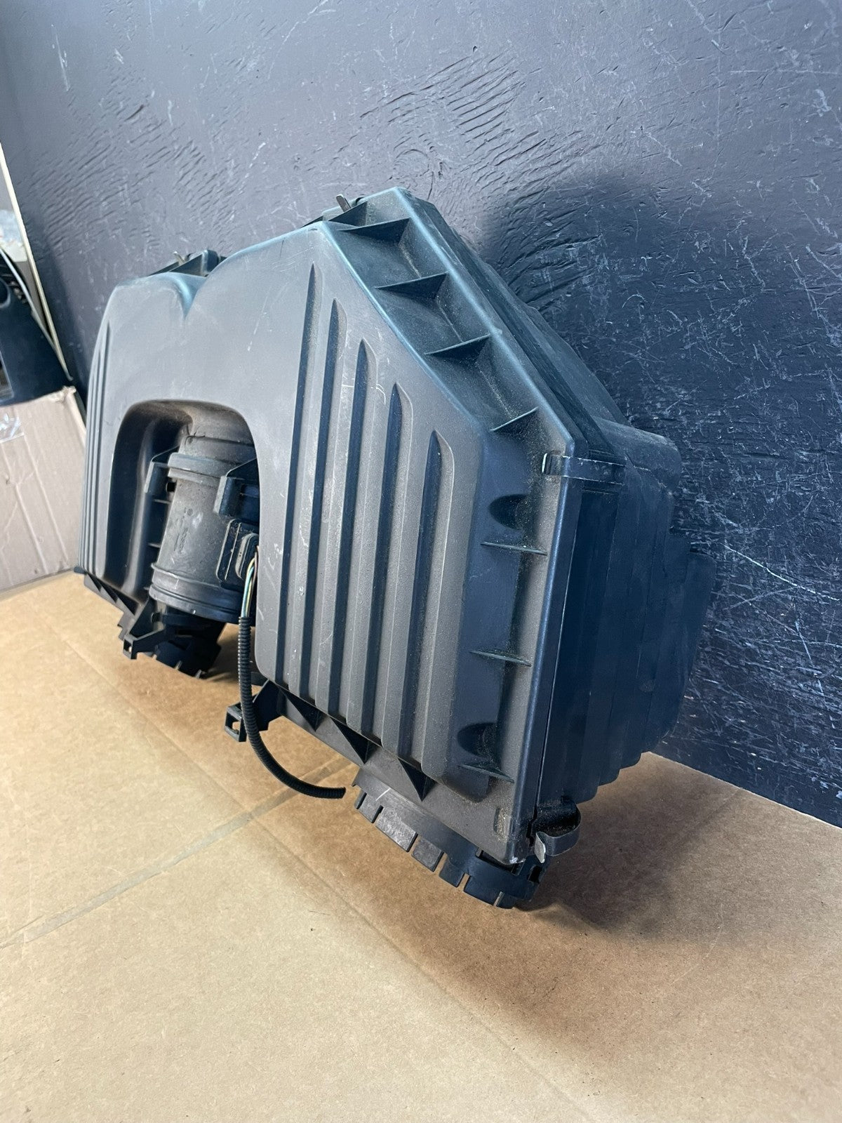 2007 to 2010 BMW E70 X5 N62 Air Intake Cleaner Filter 7548896 AE0874 DG1