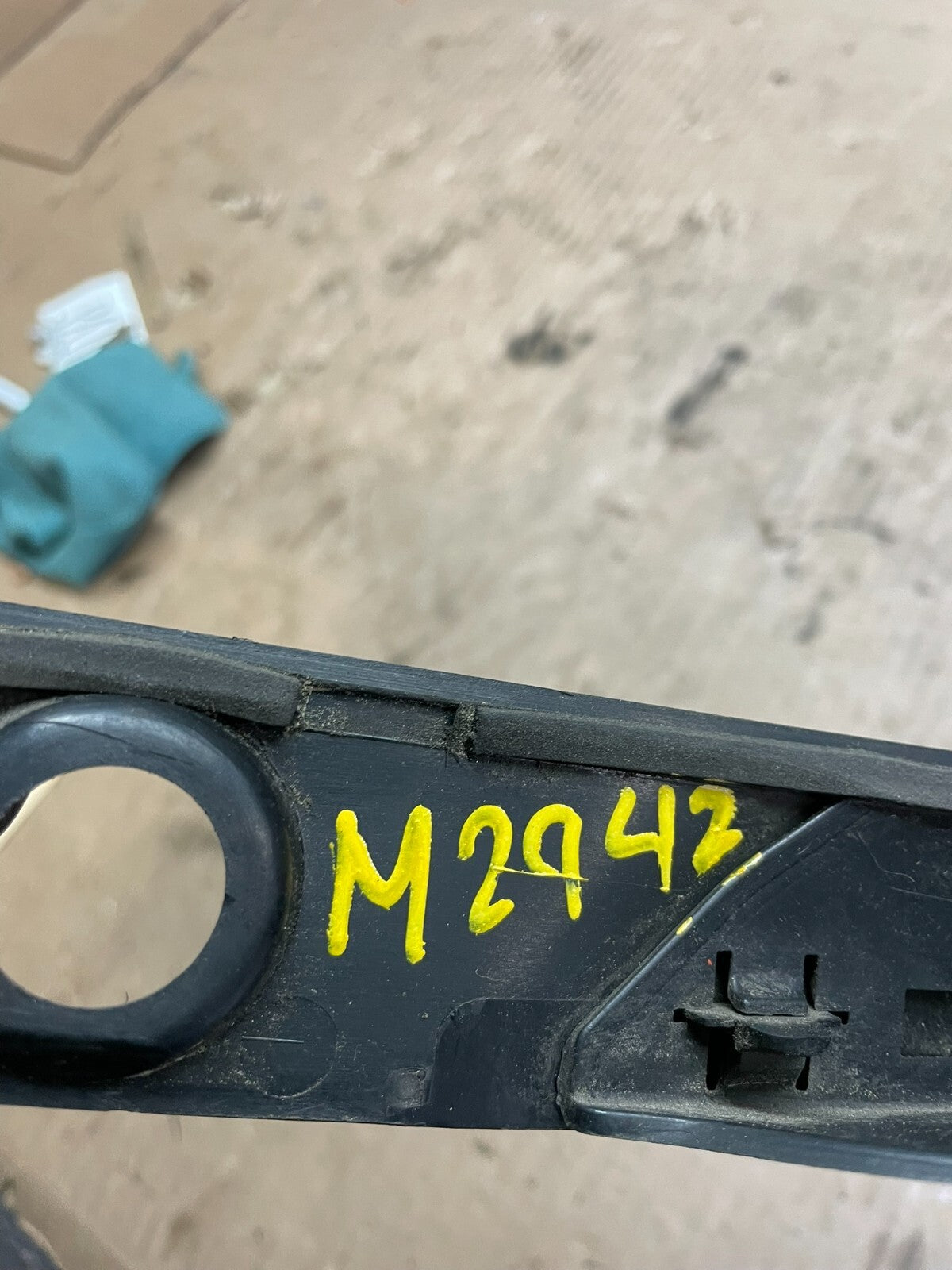2016 - 2019 Ford Explorer Interceptor Rear Tailgate Molding With Camera M2942 DG9