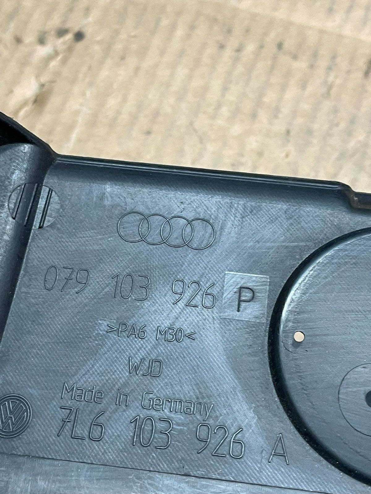 2007 - 2010 Audi A8l A8 D3 4.2L Engine Black Cover Trim 06E103926D OEM AA9232 DG8