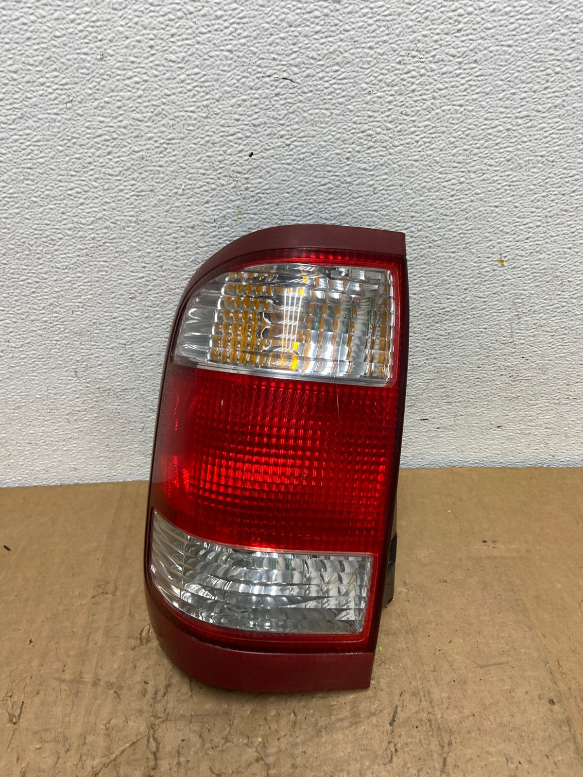 1999 to 2004 Nissan Pathfinder Left Driver Lh Side Tail light AD0572 LK0