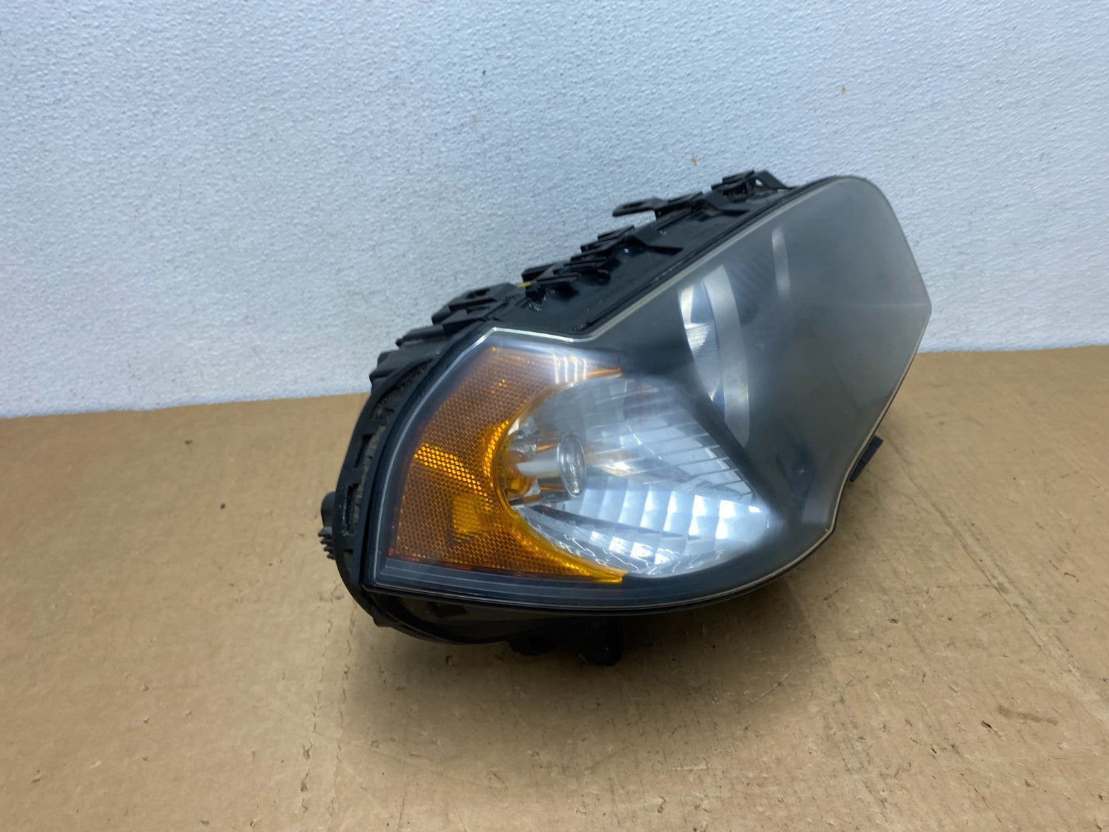 2004 to 2006 Bmw X3 Right Passenger Rh Halogen Headlight AD1273 DW2