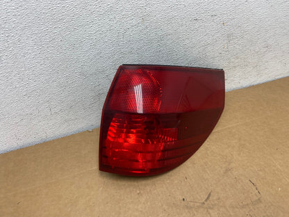 2004-2005 Toyota Sienna Right Passenger Rh Side Tail Light AD5372 LK2