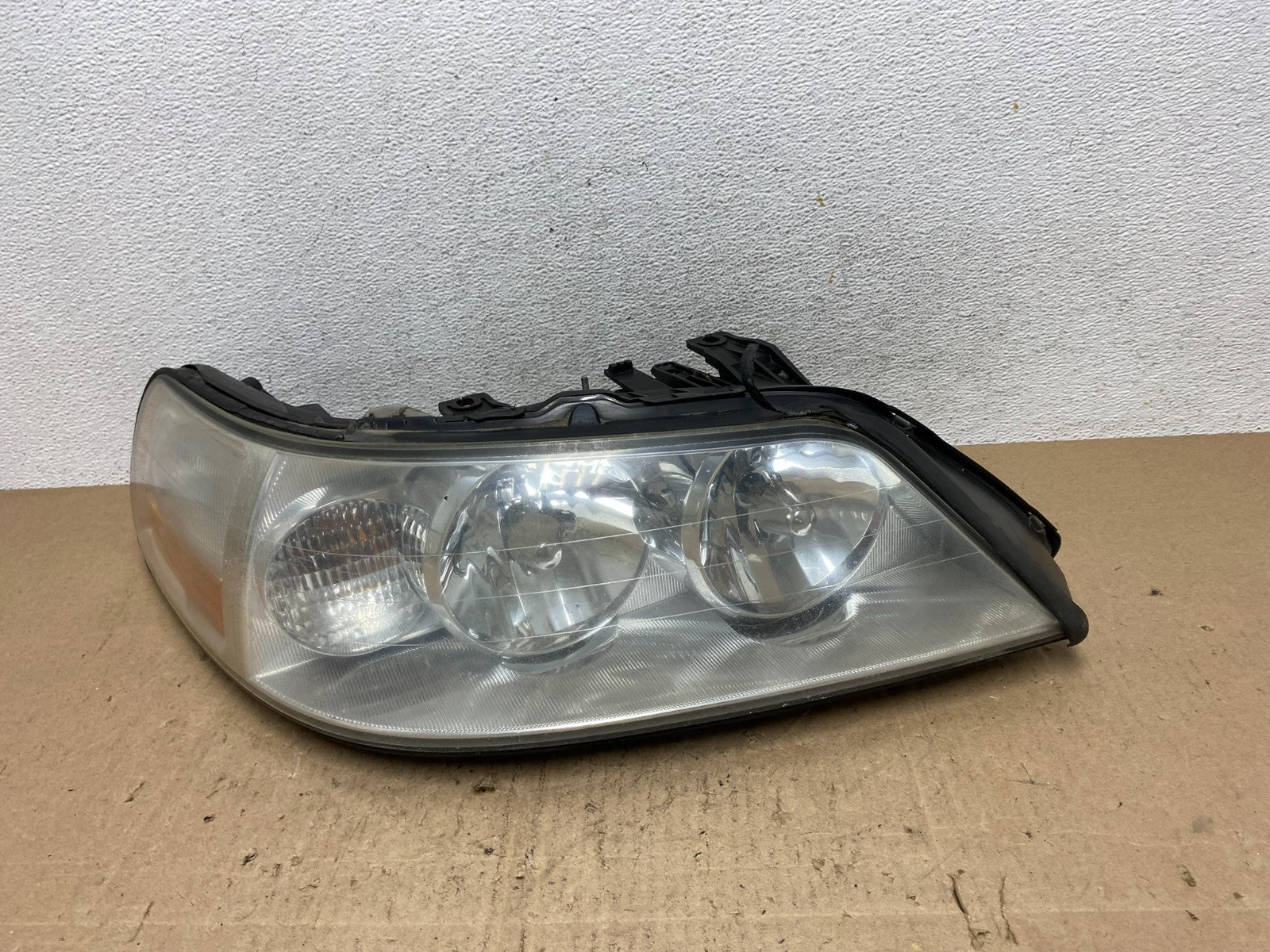 2005 to 2011 Lincoln Town Car Right Passenger Rh Side Headlight AE6606 DW0
